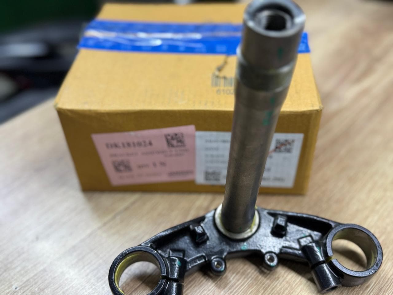Miniatura 2 de HORQUILLA INFERIOR COMPLETA PULSAR 180 UG-GT Y FI PULSAR 220 BAJAJ