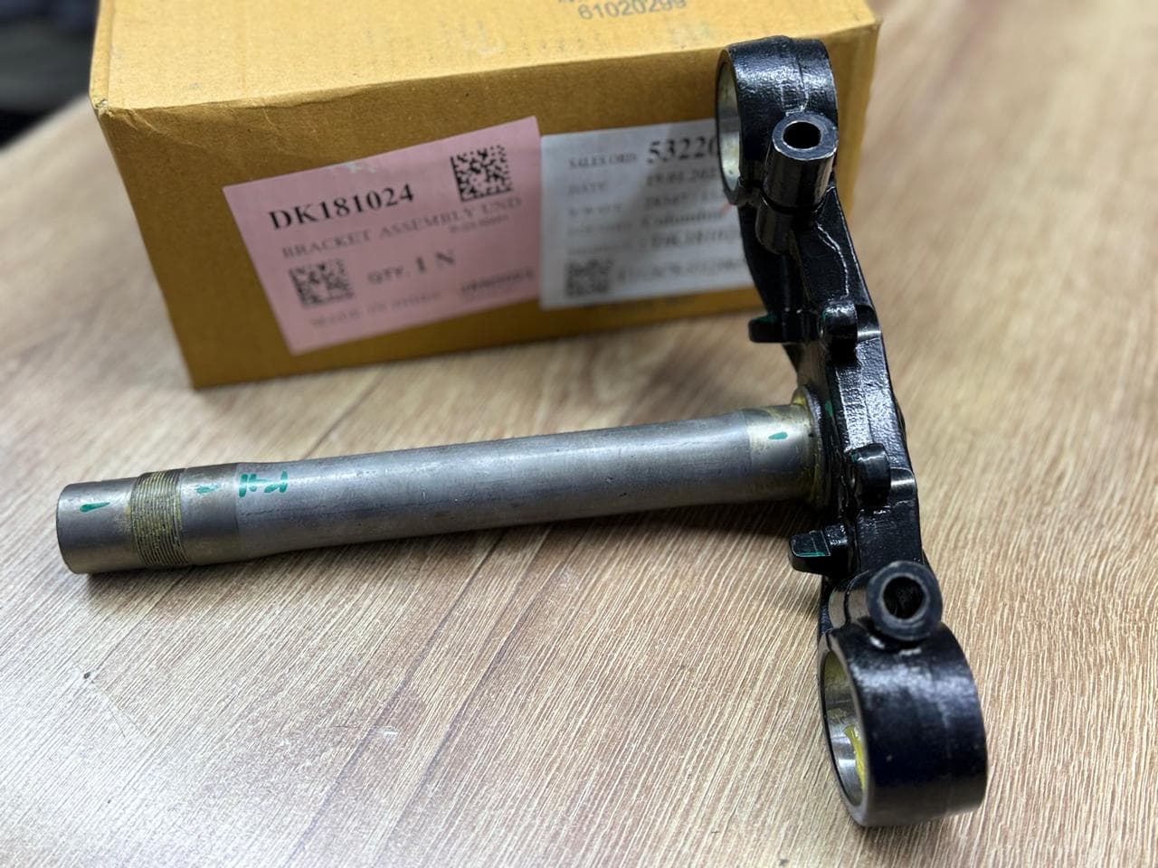 Miniatura 4 de HORQUILLA INFERIOR COMPLETA PULSAR 180 UG-GT Y FI PULSAR 220 BAJAJ