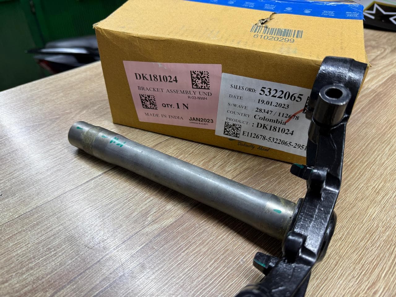 HORQUILLA INFERIOR COMPLETA PULSAR 180 UG-GT Y FI PULSAR 220 BAJAJ